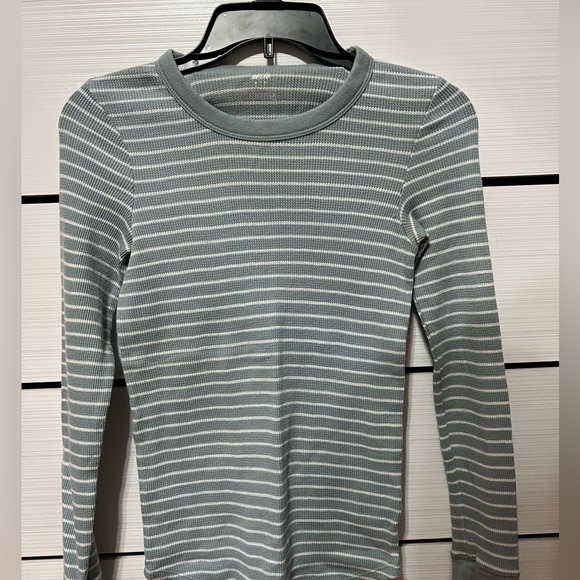 American Eagle Outfitters Tops - AE long sleeve